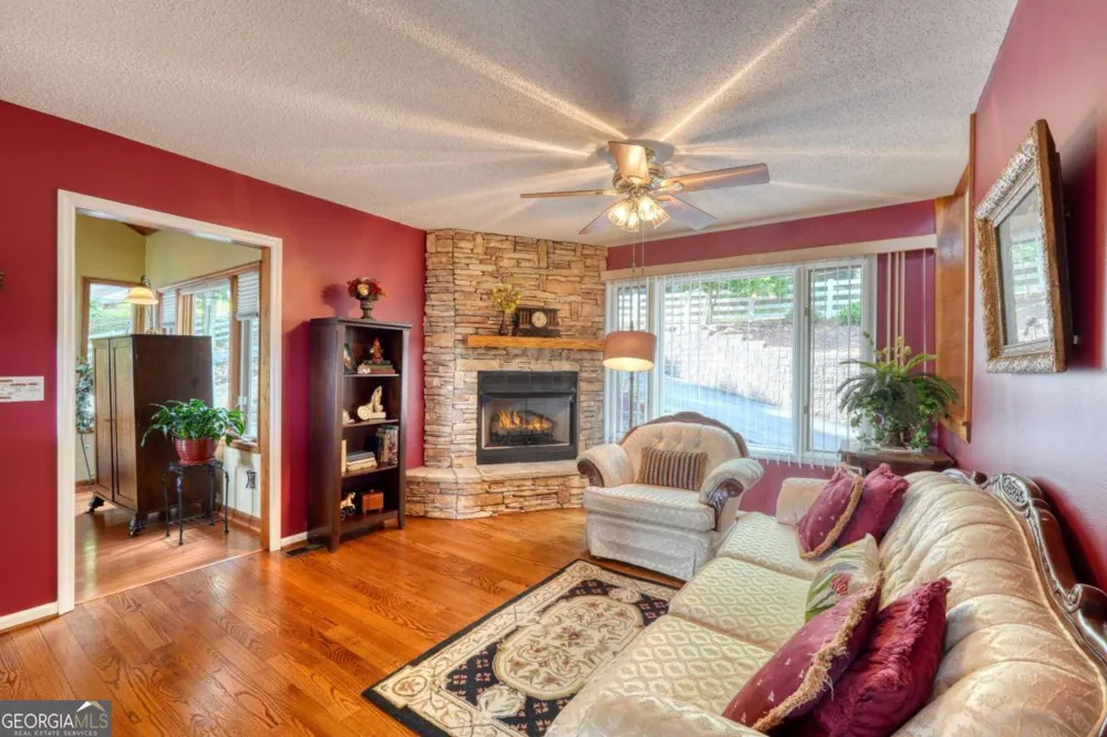 880 Locust TRL Hiawassee, GA 30546
