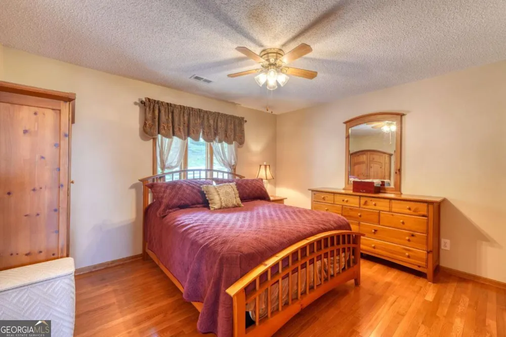 880 Locust TRL Hiawassee, GA 30546