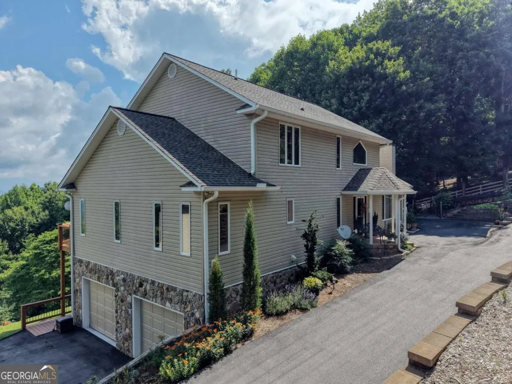 880 Locust TRL Hiawassee, GA 30546