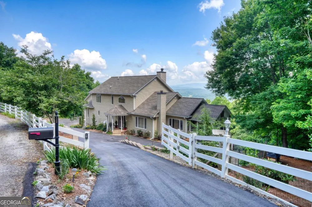 880 Locust TRL Hiawassee, GA 30546