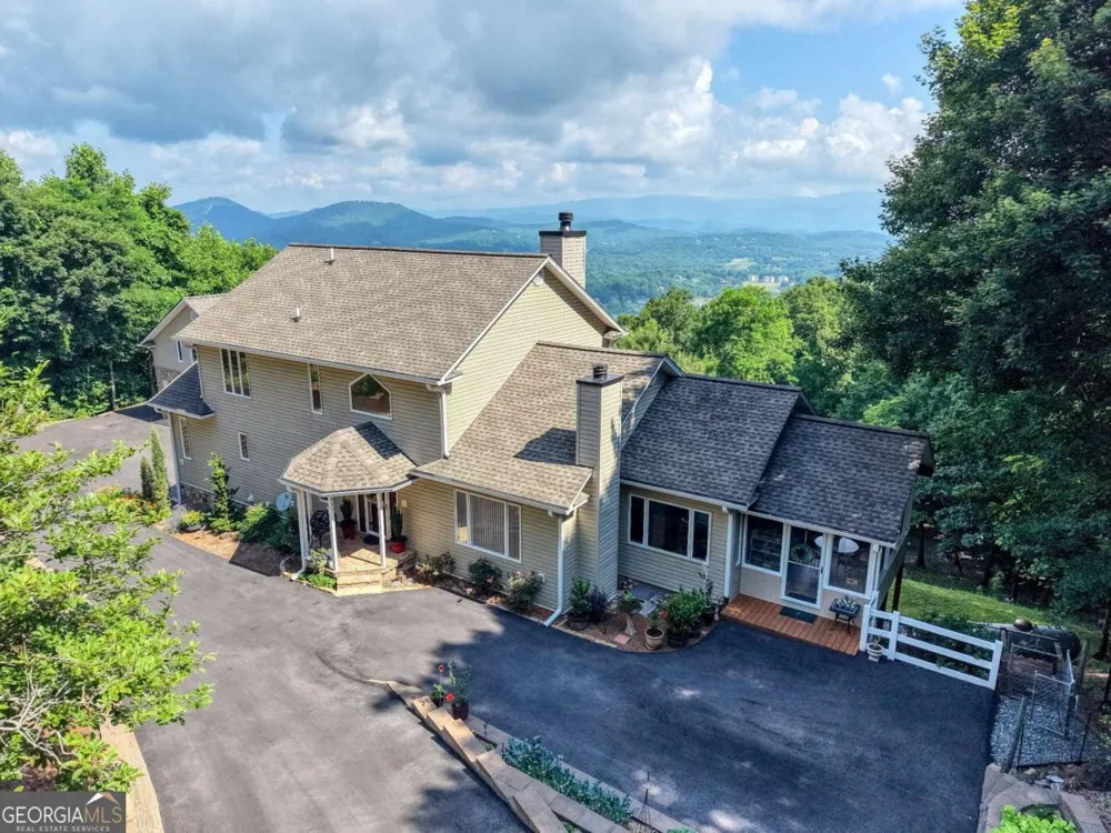 880 Locust TRL Hiawassee, GA 30546