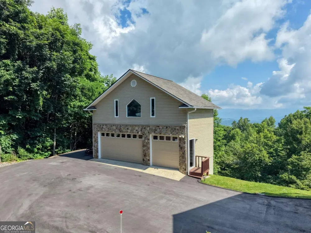 880 Locust TRL Hiawassee, GA 30546