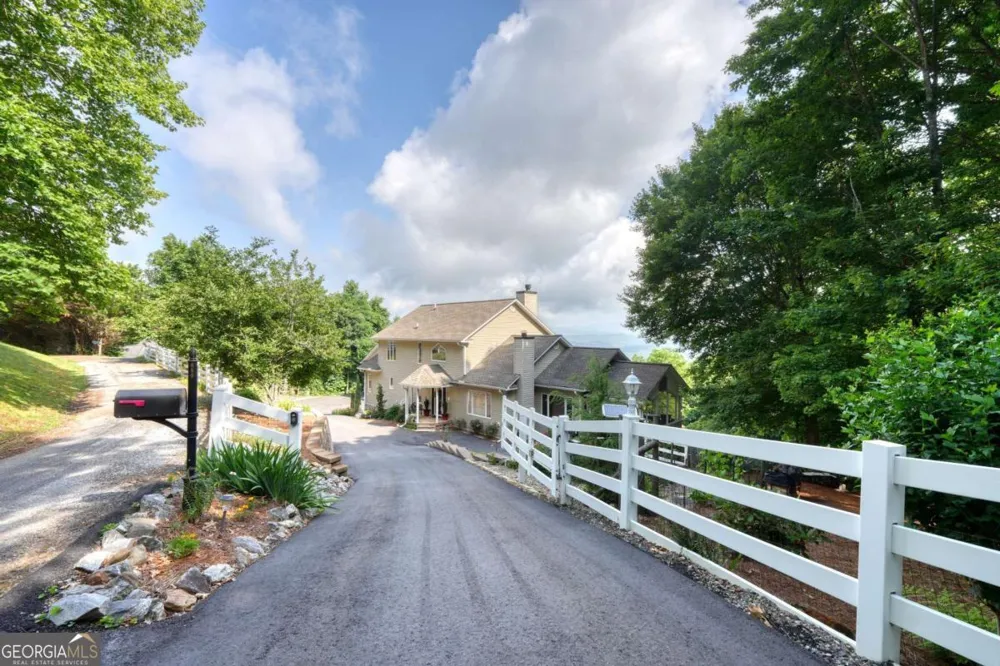 880 Locust TRL Hiawassee, GA 30546