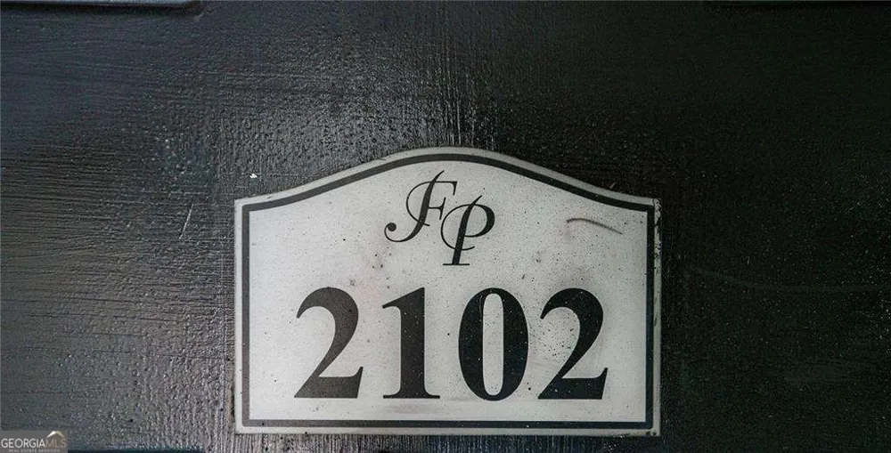 2102 Par Three WAY Lithonia, GA 30038