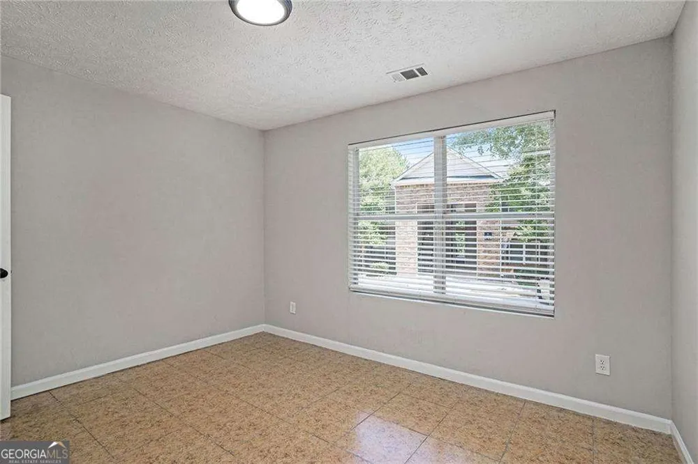2102 Par Three WAY Lithonia, GA 30038