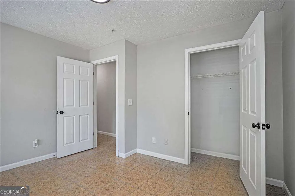 2102 Par Three WAY Lithonia, GA 30038