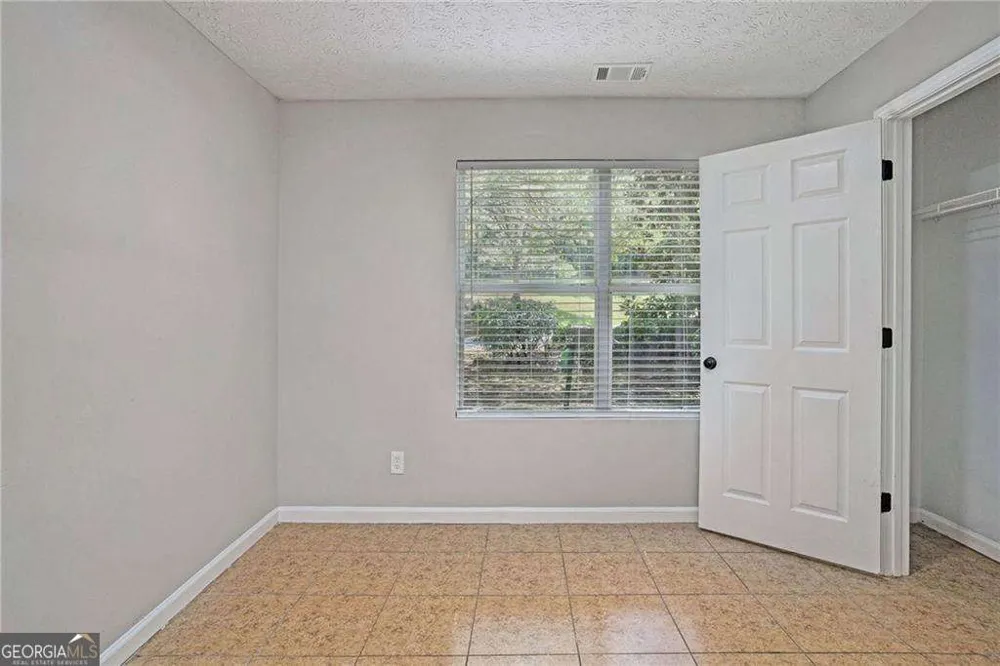 2102 Par Three WAY Lithonia, GA 30038