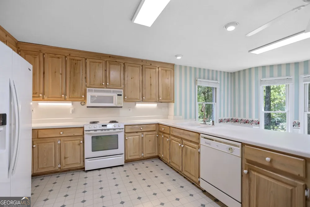 114 Pine Knoll DR Warm Springs, GA 31830