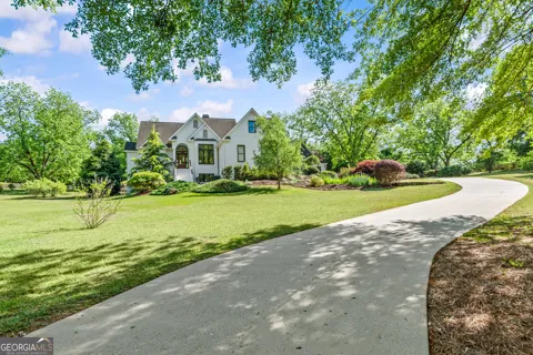 1110 Summit CIR