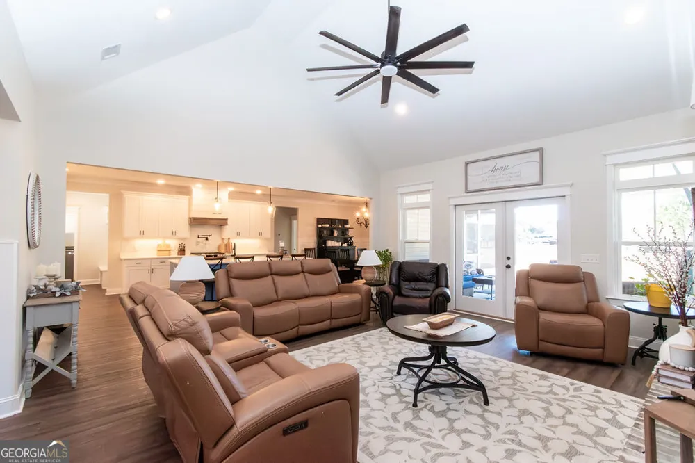 1355 Old Louisville RD Guyton, GA 31312