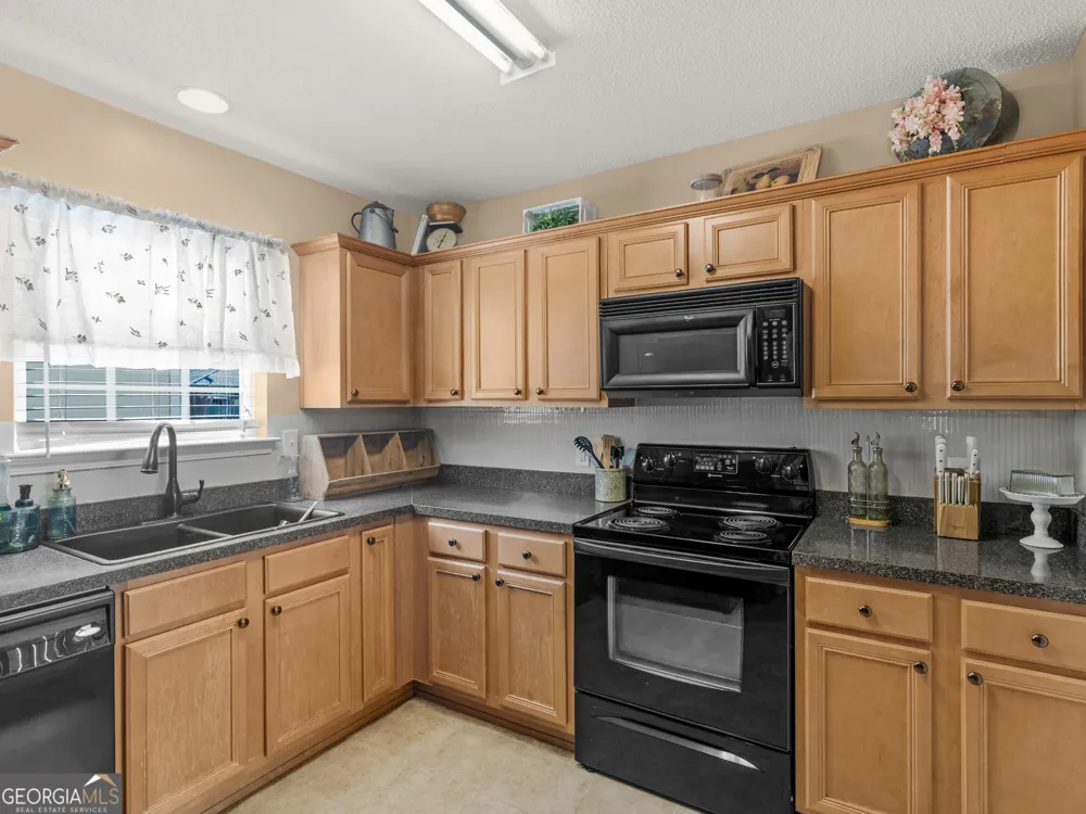 165 Brasch Park DR Grantville, GA 30220