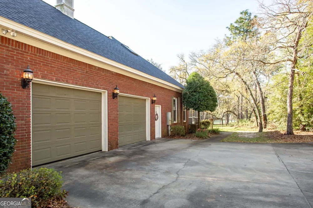 1473 N River Oaks DR Blackshear, GA 31516