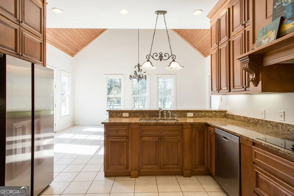 1473 N River Oaks DR Blackshear, GA 31516