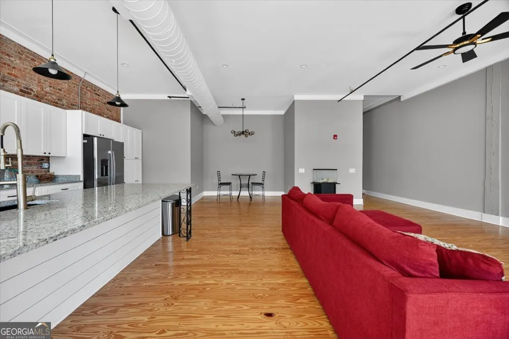 565 Poplar ST Macon, GA 31210