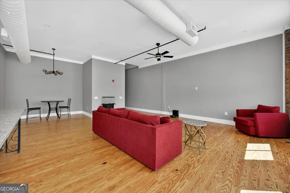565 Poplar ST Macon, GA 31210
