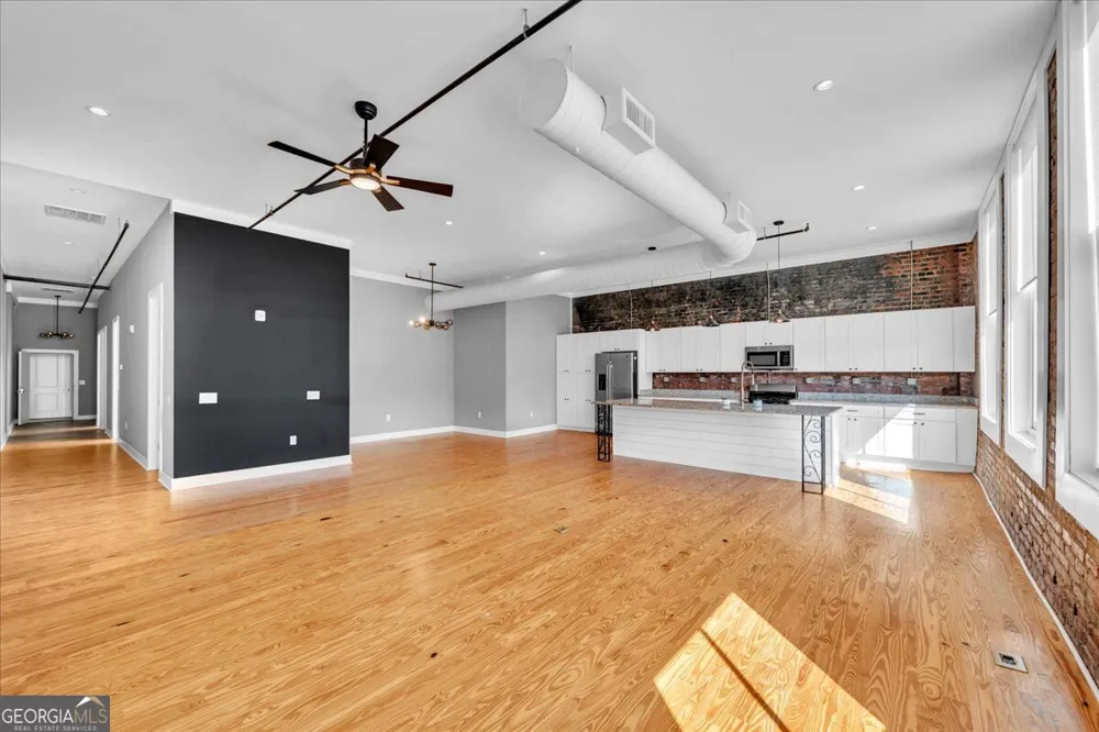 565 Poplar ST Macon, GA 31210