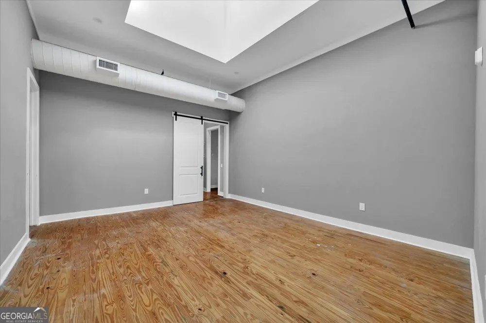 565 Poplar ST Macon, GA 31210