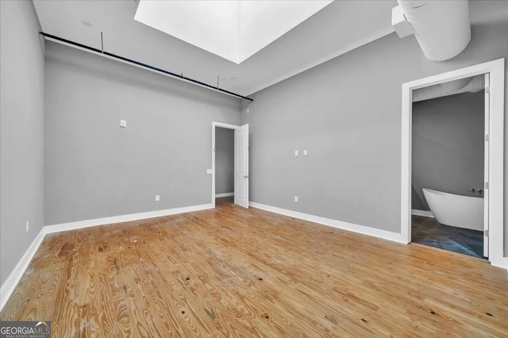 565 Poplar ST Macon, GA 31210