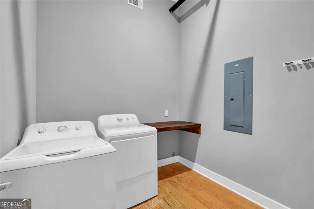 565 Poplar ST Macon, GA 31210