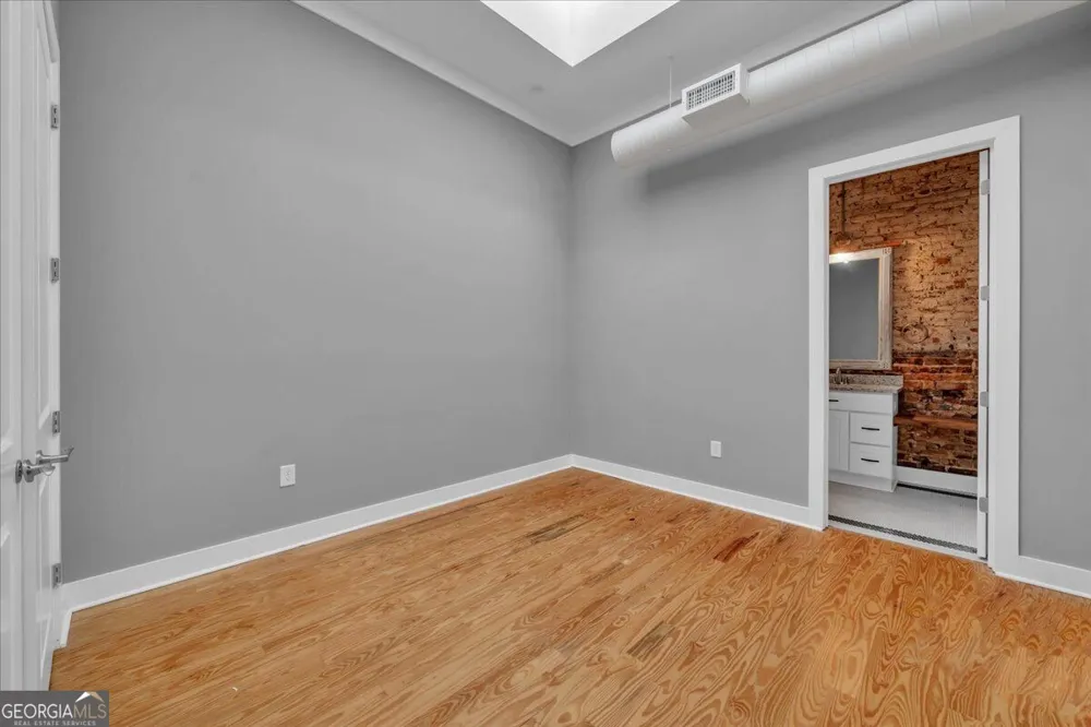 565 Poplar ST Macon, GA 31210
