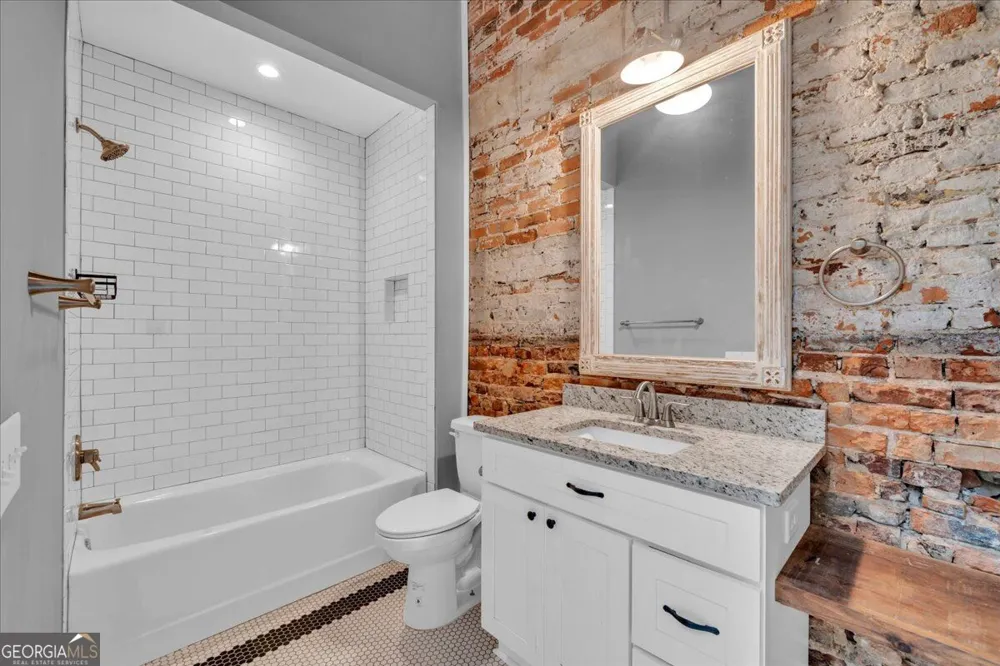 565 Poplar ST Macon, GA 31210