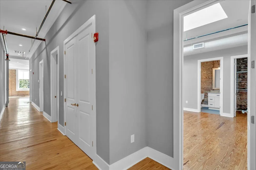 565 Poplar ST Macon, GA 31210
