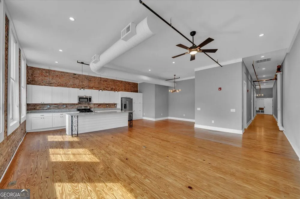 565 Poplar ST Macon, GA 31210