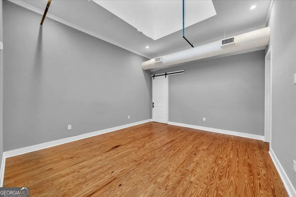 565 Poplar ST Macon, GA 31210