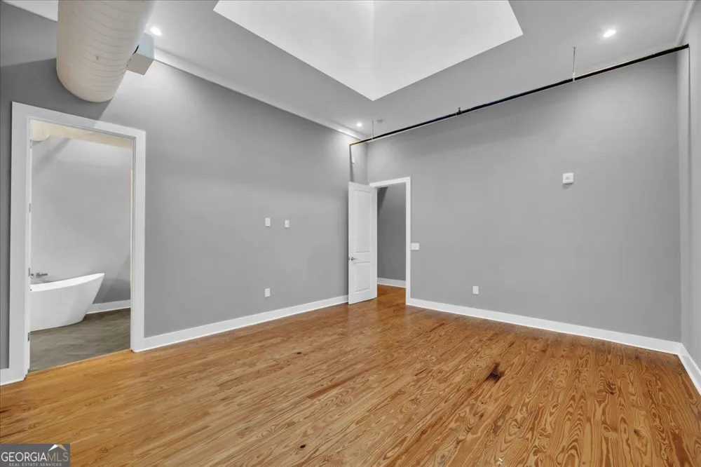 565 Poplar ST Macon, GA 31210