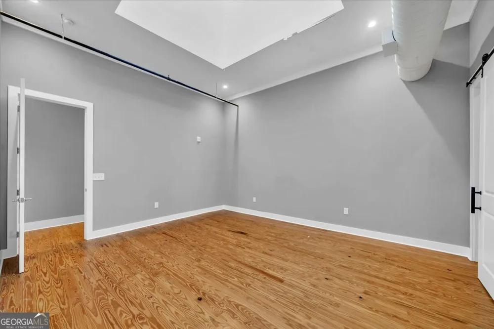 565 Poplar ST Macon, GA 31210