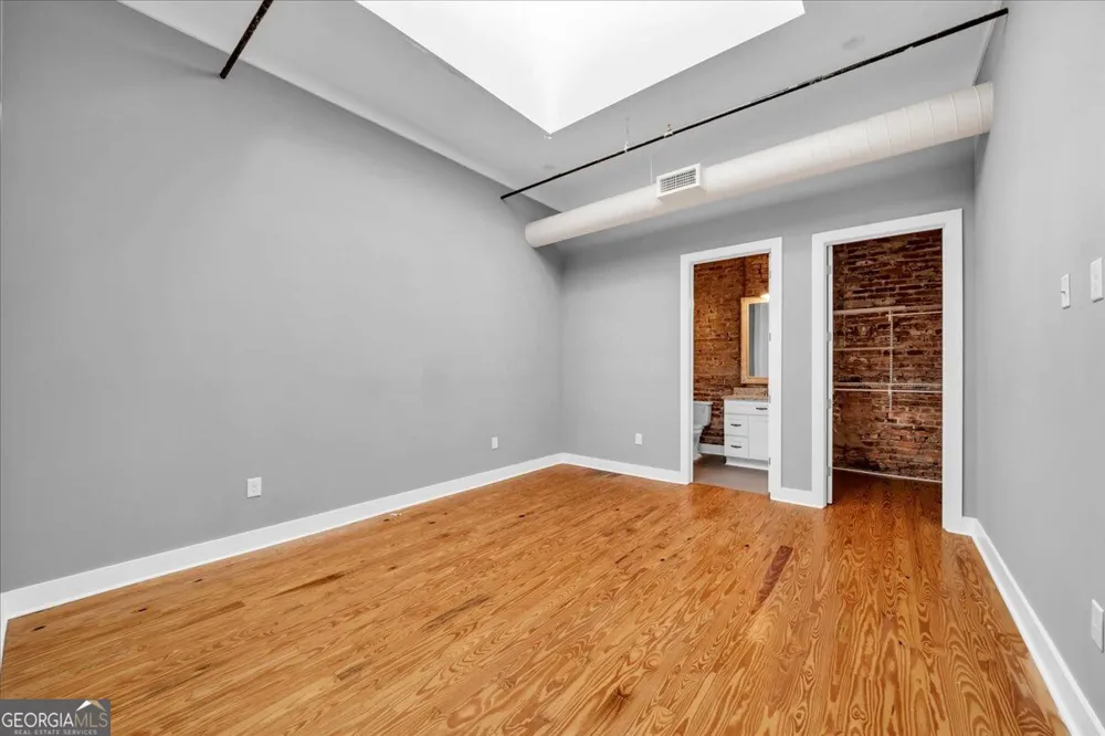 565 Poplar ST Macon, GA 31210