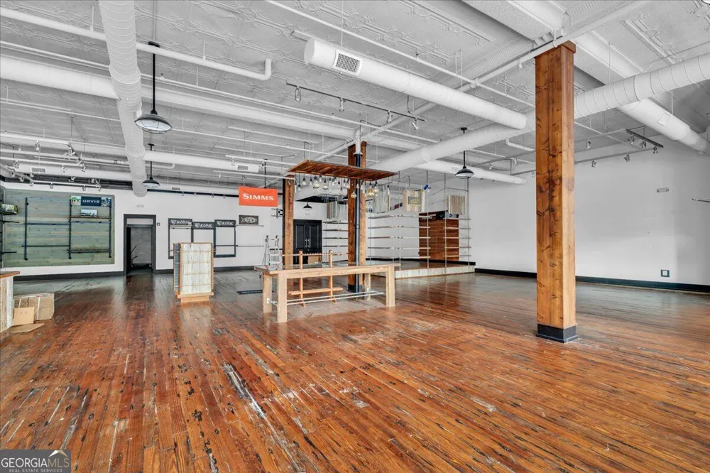565 Poplar ST Macon, GA 31210