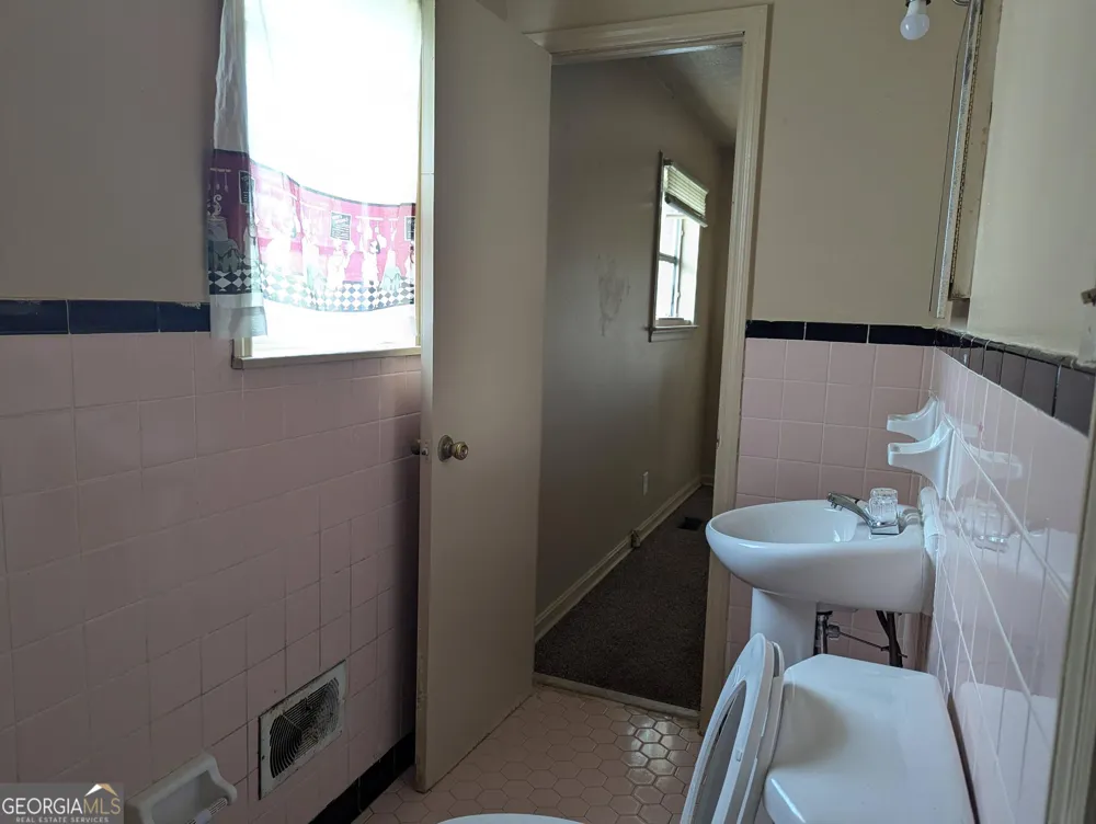 611 Whitney AVE Albany, GA 31701