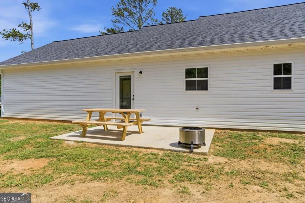 64 Bradley TRL Kingston, GA 30145