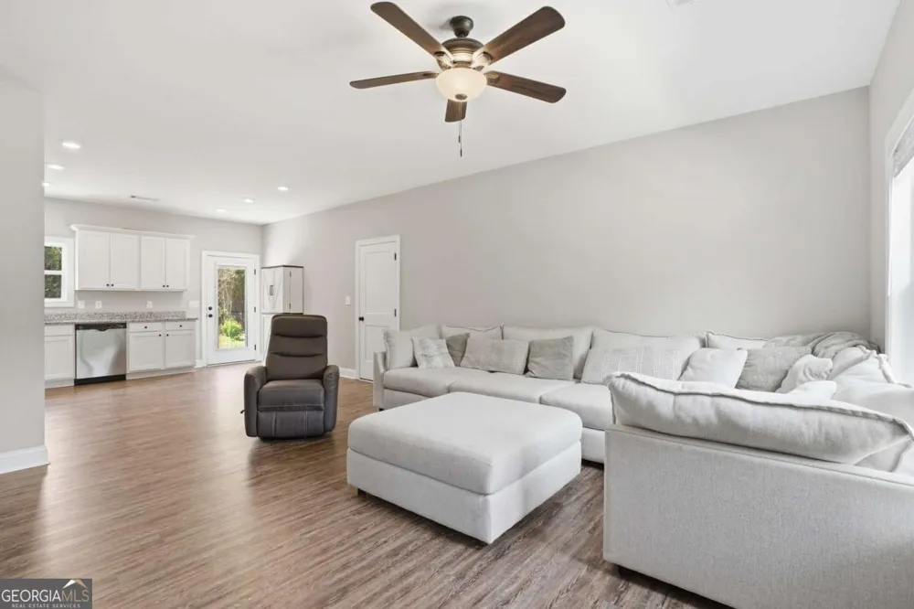 64 Bradley TRL Kingston, GA 30145