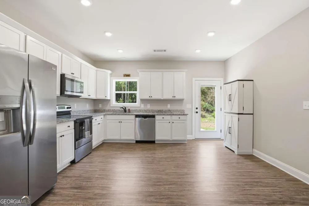 64 Bradley TRL Kingston, GA 30145