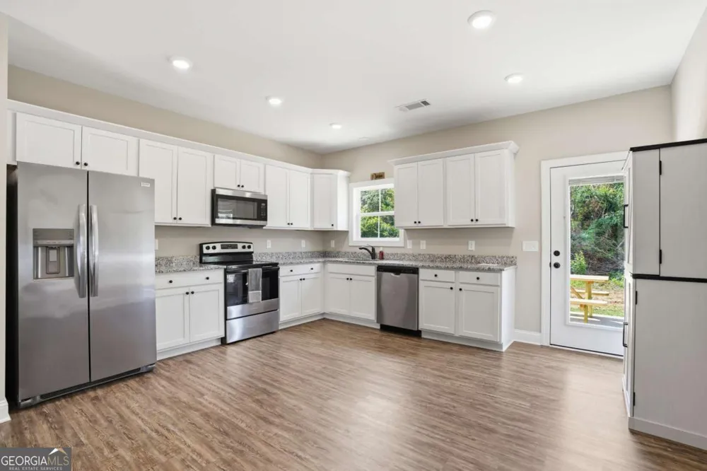 64 Bradley TRL Kingston, GA 30145