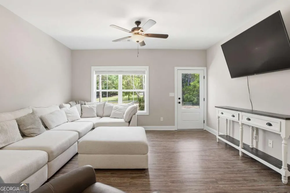 64 Bradley TRL Kingston, GA 30145