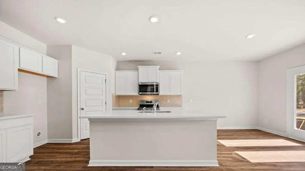201 Defilippe DR Statham, GA 30666