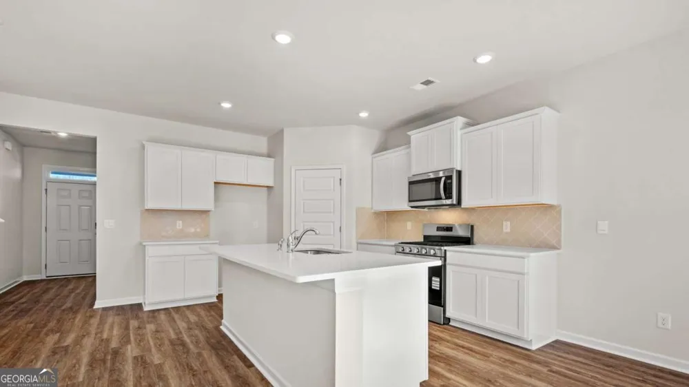 201 Defilippe DR Statham, GA 30666
