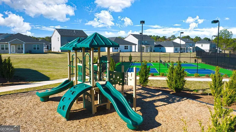 201 Defilippe DR Statham, GA 30666