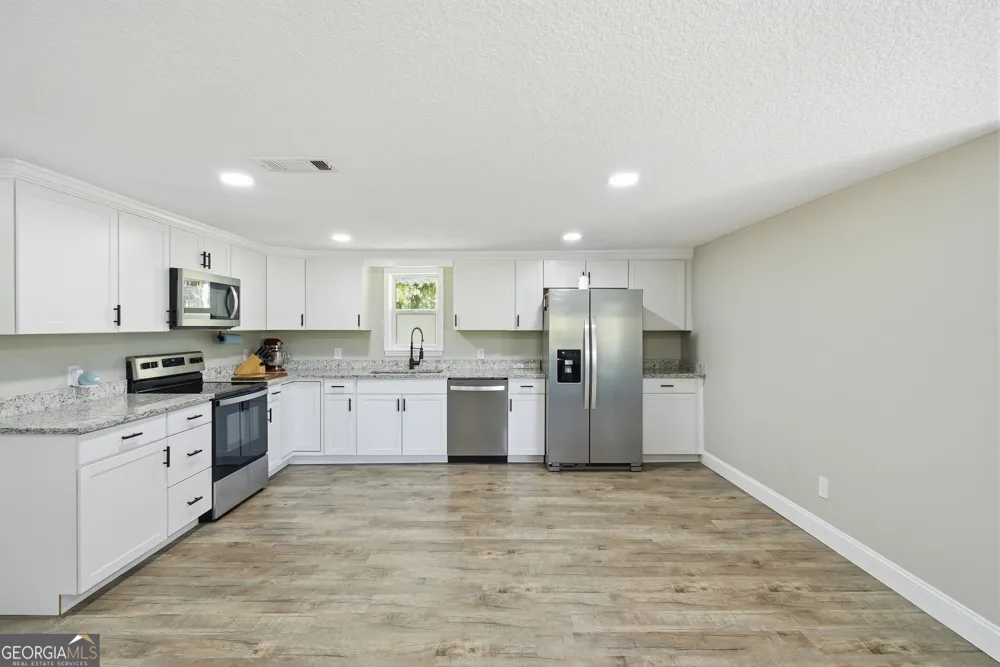 2448 Ware ST Blackshear, GA 31516