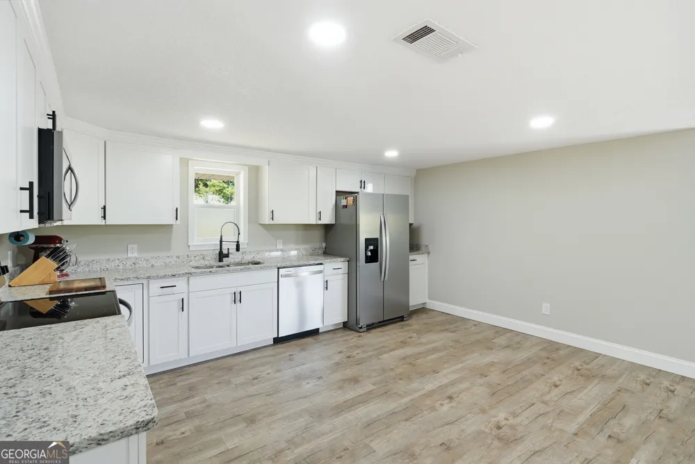 2448 Ware ST Blackshear, GA 31516