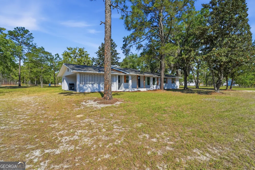 2448 Ware ST Blackshear, GA 31516
