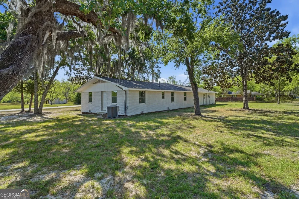 2448 Ware ST Blackshear, GA 31516
