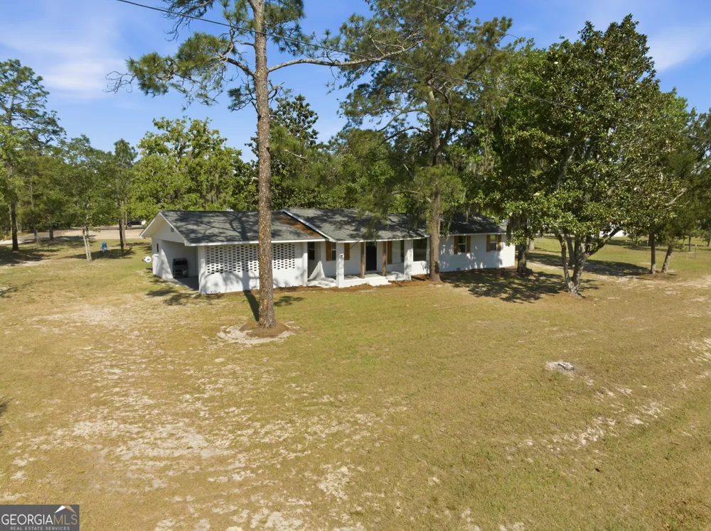 2448 Ware ST Blackshear, GA 31516