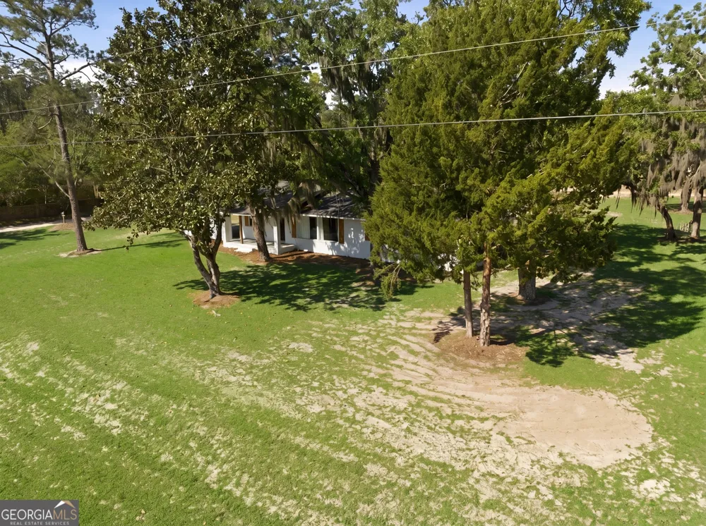 2448 Ware ST Blackshear, GA 31516