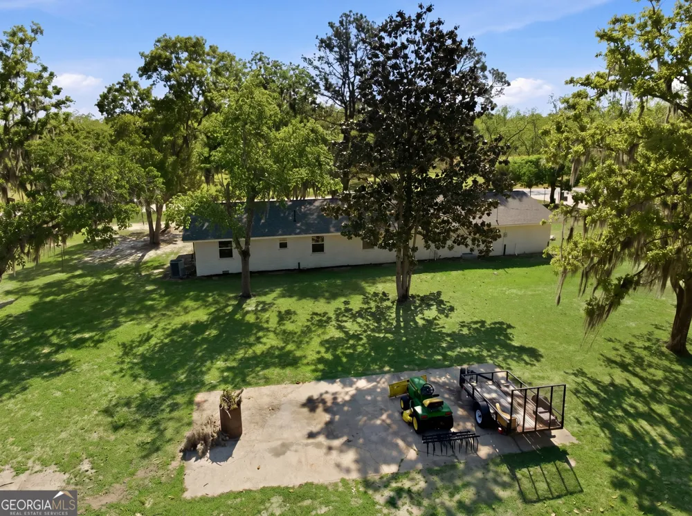 2448 Ware ST Blackshear, GA 31516