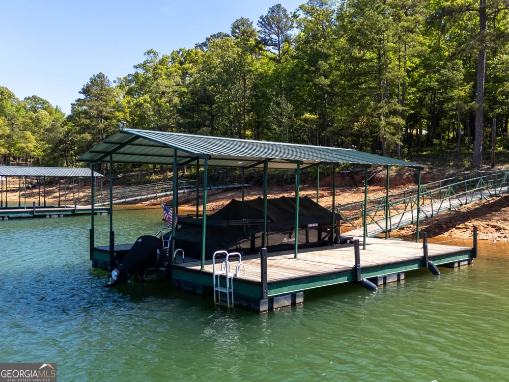 202 Forest CIR Hartwell, GA 30643