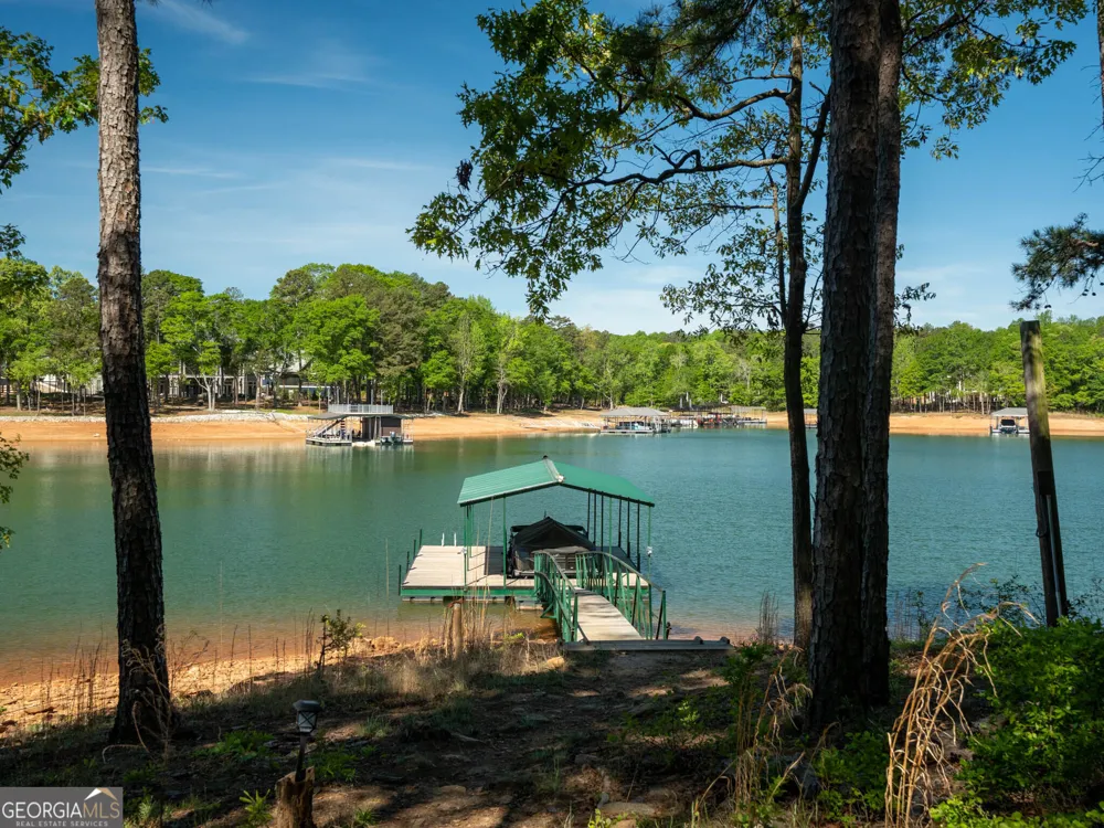 202 Forest CIR Hartwell, GA 30643